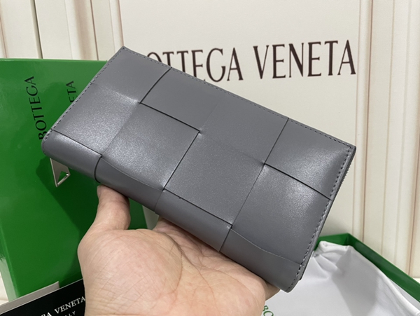 ボッテガヴェネタ財布コピー背面デザイン